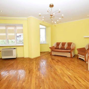 Простора квартира, готова до проживання, центр міста. ПОСТАНОВИ!