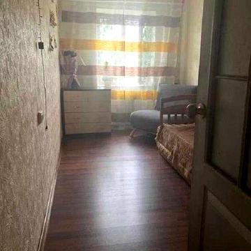 Продам  3-кімнатну квартиру в цегляному будинку.Адміральський проспект