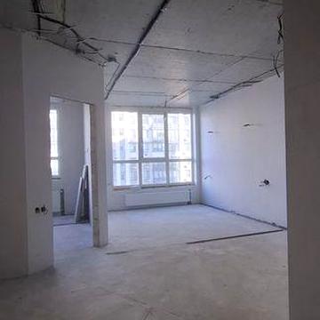 Центральний парк! Євродвокімнатна квартира з частковим ремонтом!