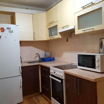 От хозяина здам 2х комнатную квартиру.Цокольный этаж ,все электро