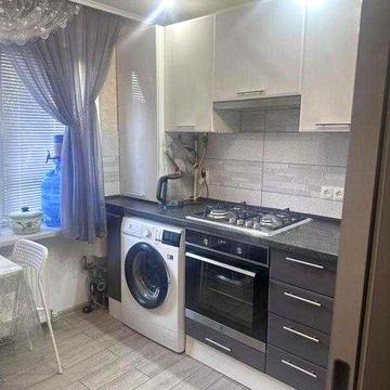 В продажу двокімнатна квартира