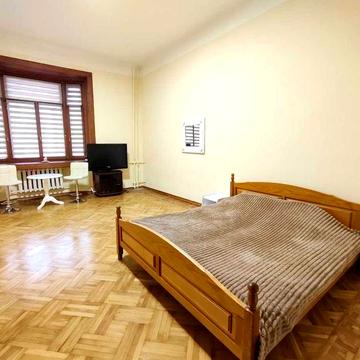 Оренда просторої 1-кімн. квртири вул. Університетська Центральна пл.