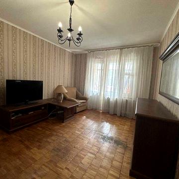 Кошиця 10/21, 1к квартира, Невисокий поверх, метро 10 хв, Є опалення!