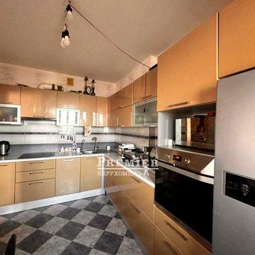 Простора 3-кімнатна квартира 90 кв.м на Сахарова