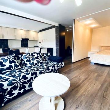 Вже вільна простора квартира в новому будинку