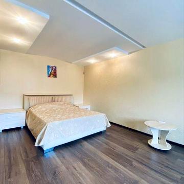 Вже вільна простора квартира в новому будинку