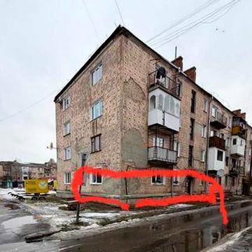 Продається двокімнатна квартира, можна під комерцію