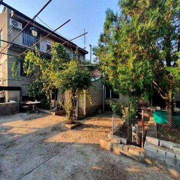 Дом  с госактом на землю и гаражем. Пос Большевик