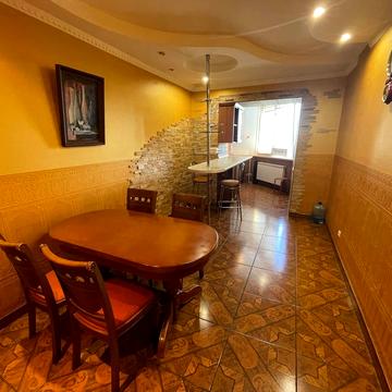 Анни Ахматової вул., 31