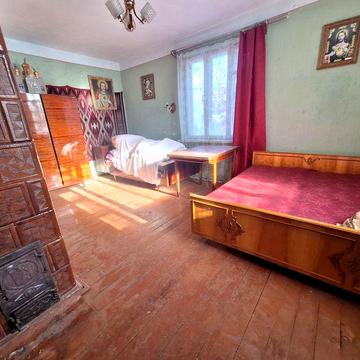 Продаж будинку із землею біля Львова