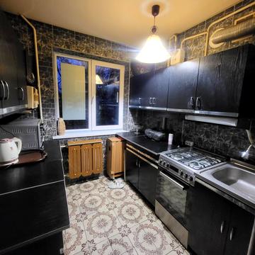 Каховська вул., 8