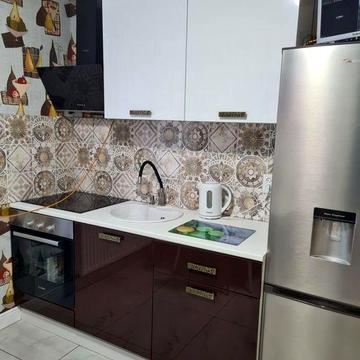 Трикімнатний будинок,в центрі Броварів,велика альтанка,паркомісто