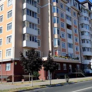 Богдана Хмельницького бульв., 19