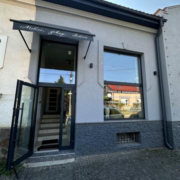 Українська вул., 8