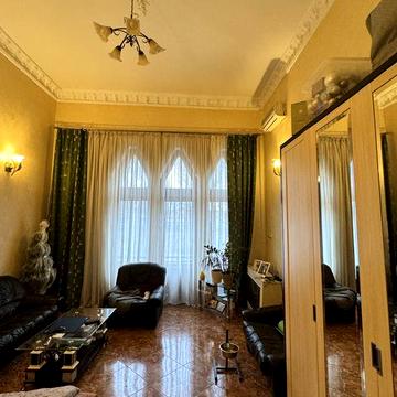 Квартира в роскошном доме с потолками 4.3 метра