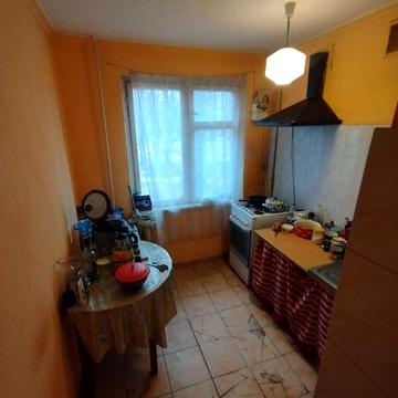 Продам квартиру на Королева недорого, 2 этаж