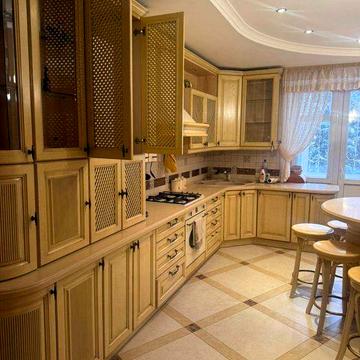 Продаж 4-кімнатної квартири в елітному районі Львова — вул Повстанська