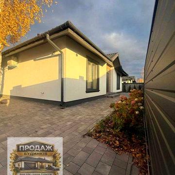 Продаж будинку з ремонтом та меблями від забудовника