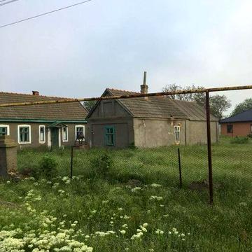 Нерубайское центр красивый делимый участок со старым домом под ремонт.