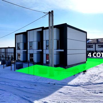 Котедж два поверхи з міськими комунікаціями та парканом