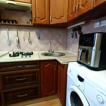 Затишна 2-стороння квартира з роздільними кімнатами