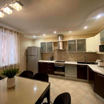 Анни Ахматової вул., 13-Д