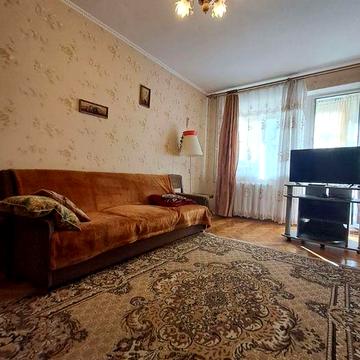 Сдам 3ком Малиновского 17/ Космонавтов. 1этаж