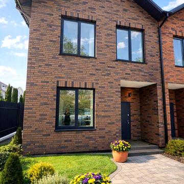 Крайній таунхаус 98 м² зі штукатуркою Ворзель задній дворик газ