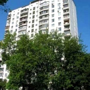 А. Малишка 37 Поруч метро Чернігівська 3 кімн Є газ