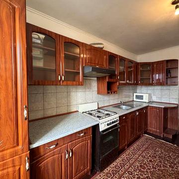 Продаж 3 кімнатної квартири неподалік центру.