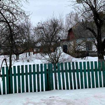 Продаю пів будинку із  земельною  ділянкою 14соток