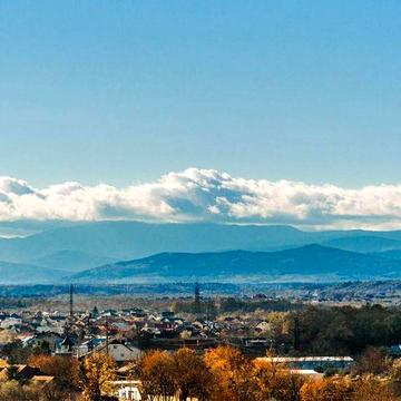 Двокімнатна видова квартира з балконом та виглядом на місто! Центр!