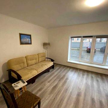 Однокімнатна квартира з ремонтом біля Центрального парку!