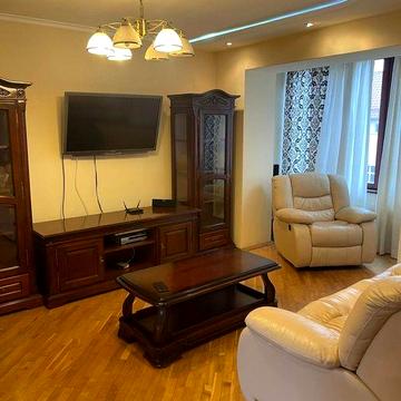 Здам простору 2 км квартиру у самому парку Шевченка