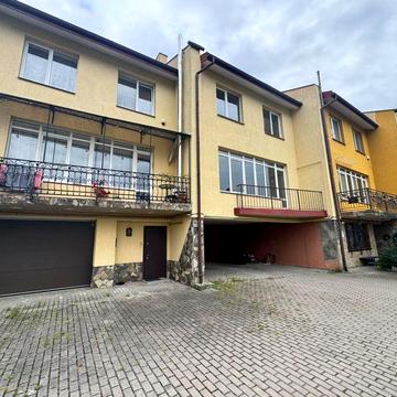 Продаж котеджу у Винниках вул. Яворницького.

Просторий та стильний т