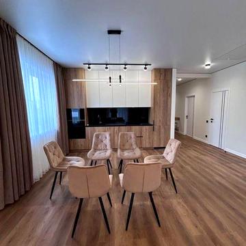 Будинок з ремонтом . Буча !