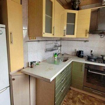 Продам 3 комнатную квартиру в районе метро Индустриальная.