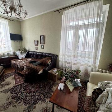 Вышгородская,4 сталинка