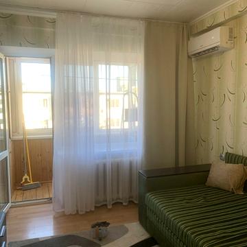 Братиславська вул., 10