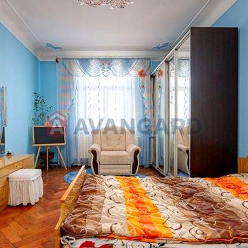 Пропонується до продажу простора 2-кімнатна квартира.