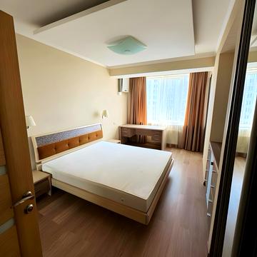 Дніпровська набережна вул., 1-А