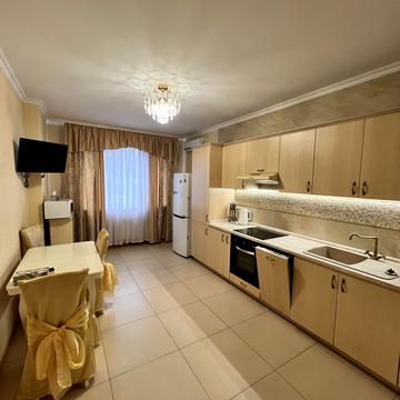 Воскресенська вул., 18-Б