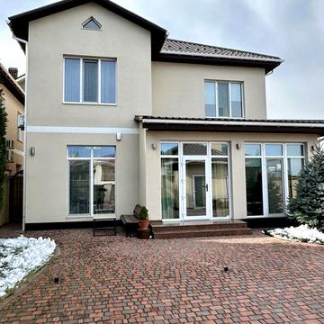 Совиньон. Отличный дом для большой семьи.