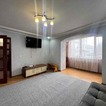 Велика 3к квартира біля парку Трильовського