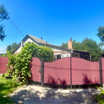 Дом с приватизированным участком, гаражом и подвалом.Ра-йон Ревовки