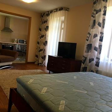 Гоголівська вул., 17