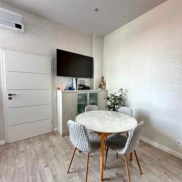 Продаж квартири з гаражем у центрі