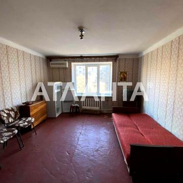 Просторная комната в кирпичном доме