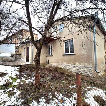 √ Продаж цегляного будинку з гаражем та ділянкою 4.8 сот