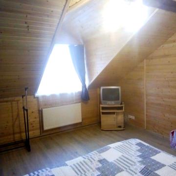 Уютная комната с видом на горы